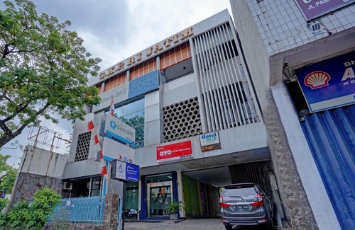 Surabaya Hotel | OYO 90177 Hotel Pahlawan