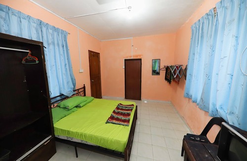 Kampung Badang Hotel | OYO 90209 Bayu Chalet