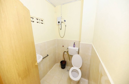 Kampung Badang Hotel | OYO 90209 Bayu Chalet