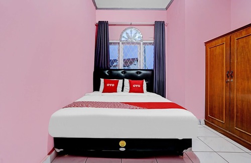 Cirebon Hotel | OYO 90289 Lestari Syariah Homestay