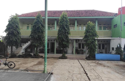 Jatiwangi Hotel | OYO 90333 Wisma Tenang Jaya Syariah