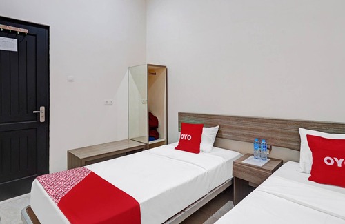 Surabaya Hotel | OYO 90442 Almeira Homestay Syariah Sub