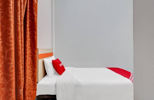 Karawang Hotel | OYO 90452 Pillow Inn