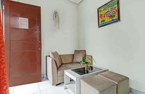 Karawang Hotel | OYO 90452 Pillow Inn