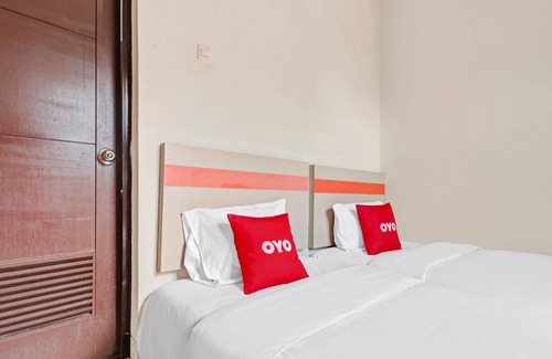 Karawang Hotel | OYO 90452 Pillow Inn