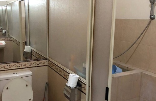 Surabaya Hotel | OYO 90482 Rumah Oma Syariah