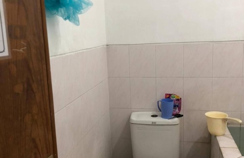 Surabaya Hotel | OYO 90482 Rumah Oma Syariah