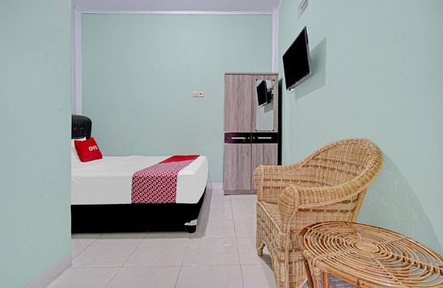 North Cirebon Hotel | OYO 90571 Dewi Guest House Syariah