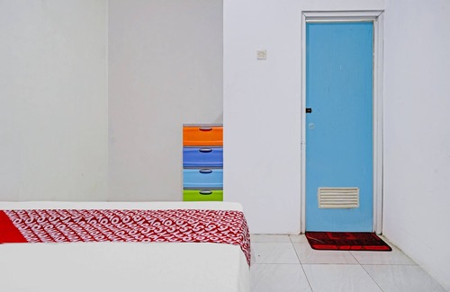 North Cirebon Hotel | OYO 90571 Dewi Guest House Syariah