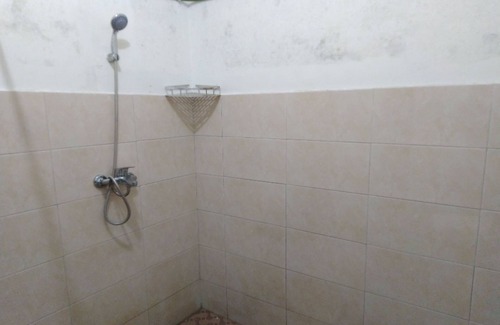 Jember Hotel | OYO 90614 Spring Homestay