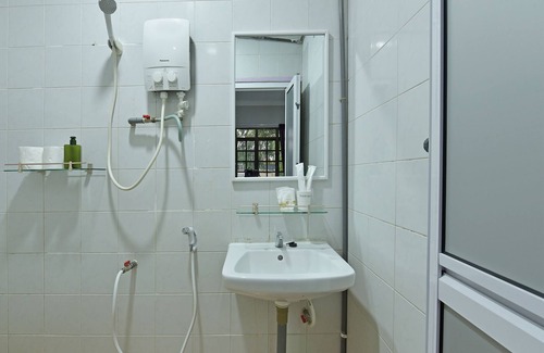Taman Johor Jaya Hotel | OYO 90626 Hotel Ezzyhome Johor Jaya