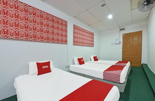 Kampung Kijing Hotel | OYO 90631 Syahirah Hotel