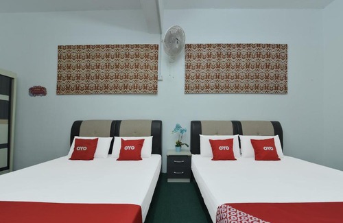 Kampung Kijing Hotel | OYO 90631 Syahirah Hotel
