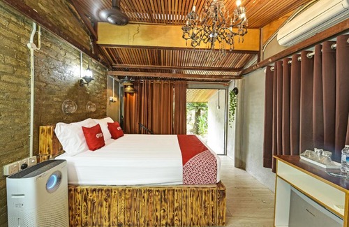 Kampung Bukit Dinding Hotel | OYO 90636 Teratak Zakiah Chalet