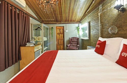 Kampung Bukit Dinding Hotel | OYO 90636 Teratak Zakiah Chalet