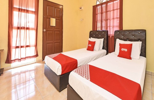 Sungai Jan Hotel | Oyo 90640 D'village River & Cafe Chalet