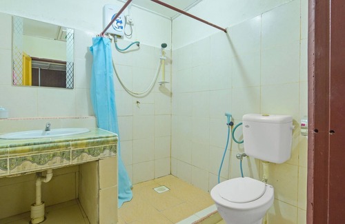 Kuala Tahan Hotel | OYO 90675 Holiday View Inn