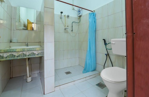 Kuala Tahan Hotel | OYO 90675 Holiday View Inn