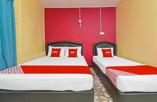 Kuala Tahan Hotel | OYO 90675 Holiday View Inn