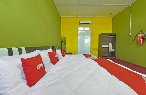 Kampung Penarik Hotel | OYO 90744 Bari Indah Beach Resort