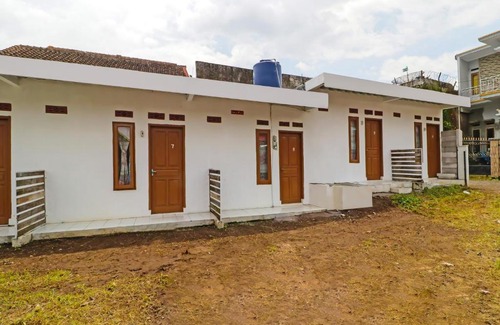 Garut Hotel | OYO 90809 Homestay Black Pink Merah Jambu Syariah