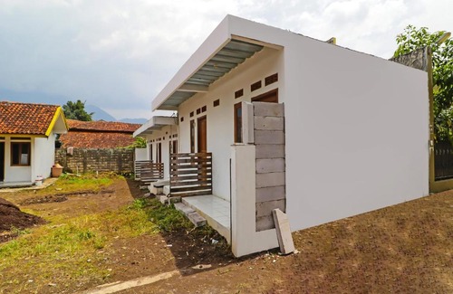 Garut Hotel | OYO 90809 Homestay Black Pink Merah Jambu Syariah