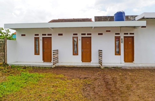 Garut Hotel | OYO 90809 Homestay Black Pink Merah Jambu Syariah