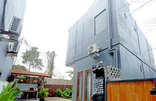 Umalas Hotel | OYO 90854 Loka Anyar Guest House