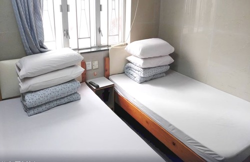 Kampung Hulu Caluk Hotel | OYO 90914 Hotel Mei Wah