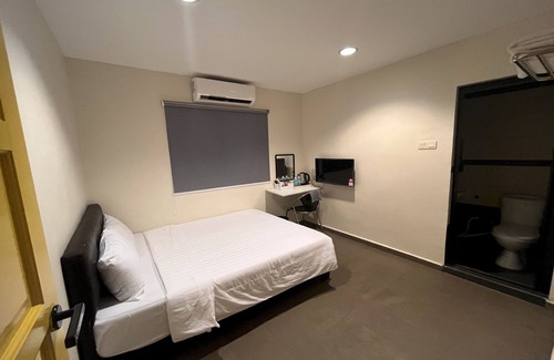 Taman Universiti Hotel | OYO 91045 Jb Sojourn