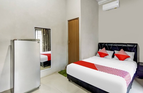 Lubuk Baja Hotel | OYO 91296 Nagoya Guesthouse