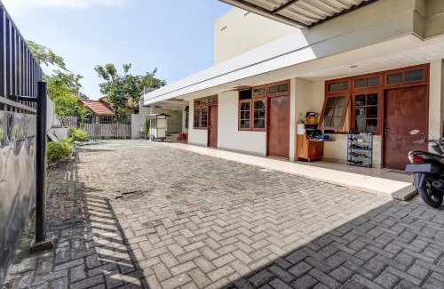 Waru Hotel | OYO 91361 Benlin D'kost Syariah