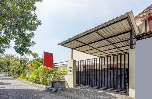 Waru Hotel | OYO 91361 Benlin D'kost Syariah