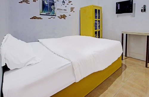 West Cirebon House | OYO 91506 Kedai Cinta Guest House