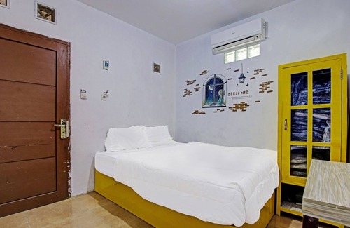 West Cirebon House | OYO 91506 Kedai Cinta Guest House