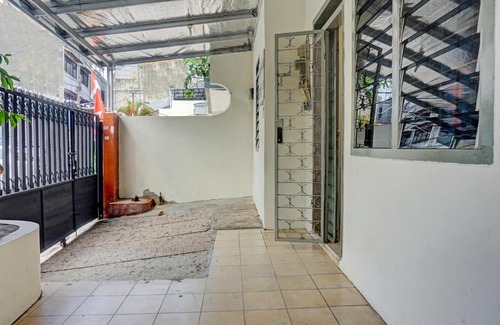 Gambir Hotel | OYO 91658 Luci’s House