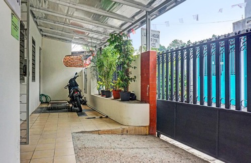 Gambir Hotel | OYO 91658 Luci’s House