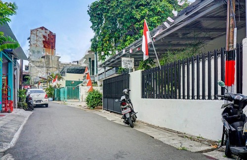 Gambir Hotel | OYO 91658 Luci’s House
