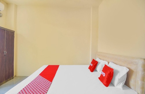 Manado City Centre Hotel | OYO 91755 Priska Kost Dan Homestay