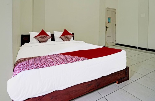 Sukarami Hotel | OYO 91872 Sweet 17 KostNearJatim Park Surabaya