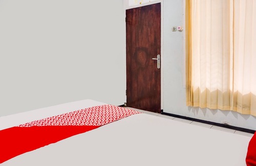 Dinoyo Hotel | OYO 91926 Serayu Sumbersari Homestay