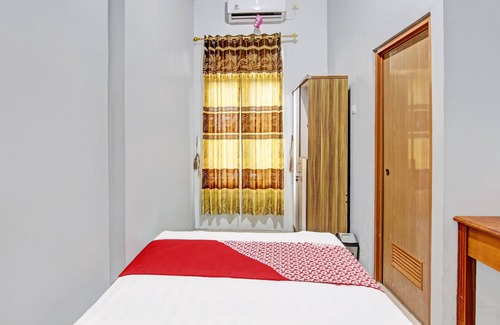 Kendal Hotel | OYO 91960 Fariza House Syariah