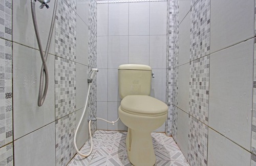 Kendal Hotel | OYO 91960 Fariza House Syariah