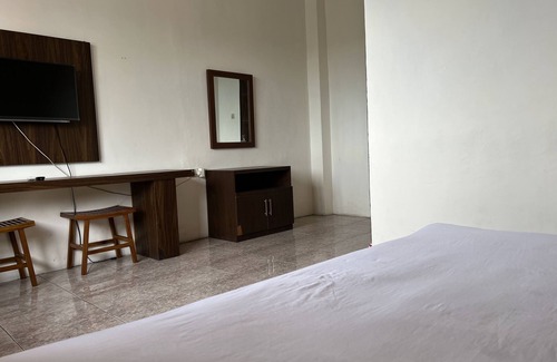 Tetebatu Hotel | OYO 92098 Kost Orange Syariah