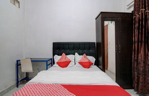 Dumai Hotel | OYO 92111 Dinda Homestay Syariah