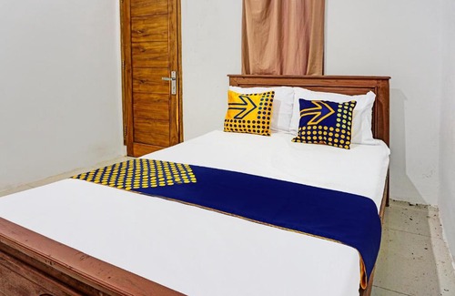 Sendang Hotel | OYO 92183 Komang Resort Klayar