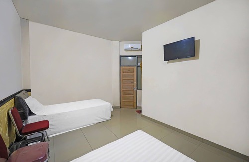 Makassar Hotel | OYO 92230 Penginapan Metro Parepare
