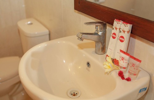 Wonogiri Hotel | OYO 92287 Hotel Aji Mantoro