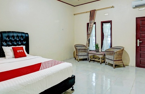 Payakumbuh Hotel | OYO 92464 Efniati Homestay Syariah