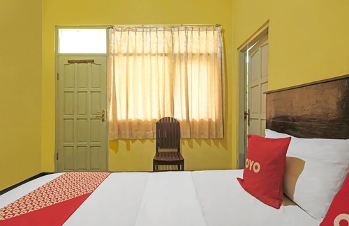 Salatiga Hotel | OYO 92482 Hotel Permata 1